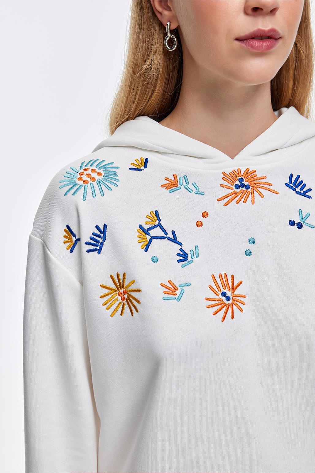 Flower Embroidery Hoodie Ecru