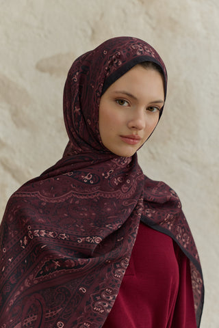 Cupra Prive Patterned Scarf Saga Plum Purple