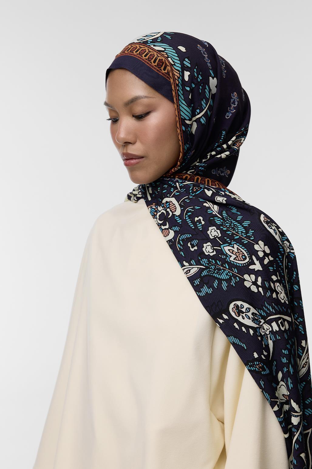 Deluxe Patterned Scarf Jaya