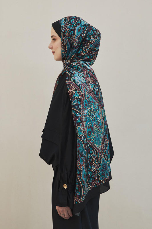 Deluxe Patterned Scarf Sanvi