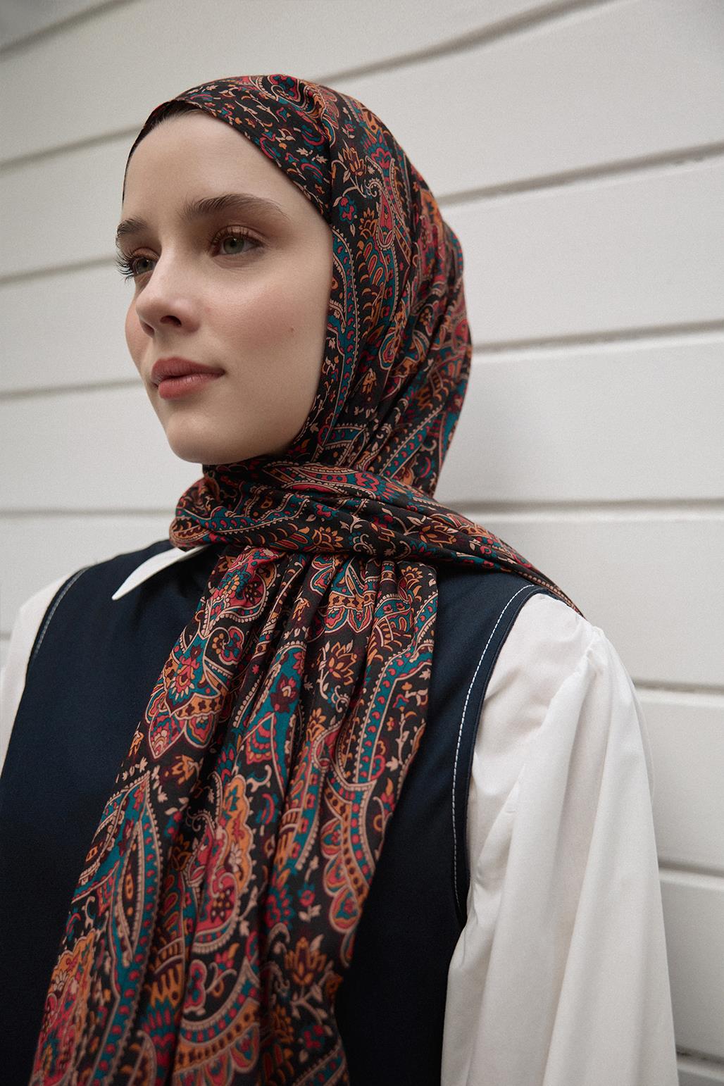 Deluxe Patterned Scarf Vena