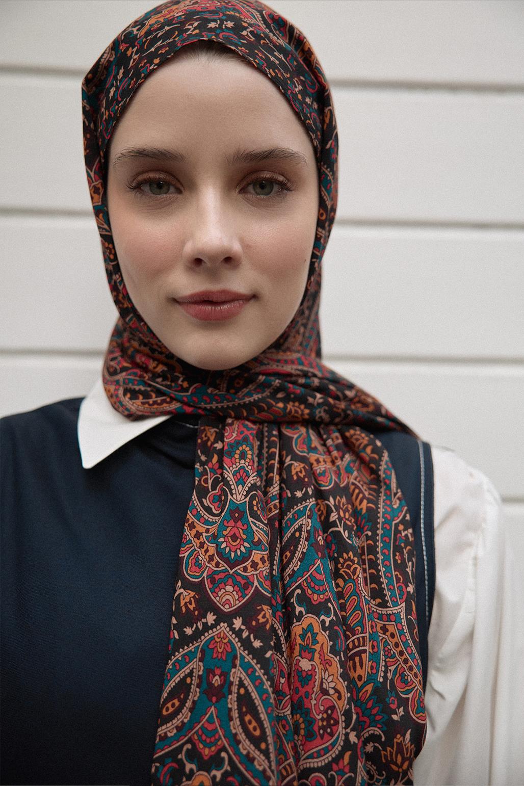 Deluxe Patterned Scarf Vena