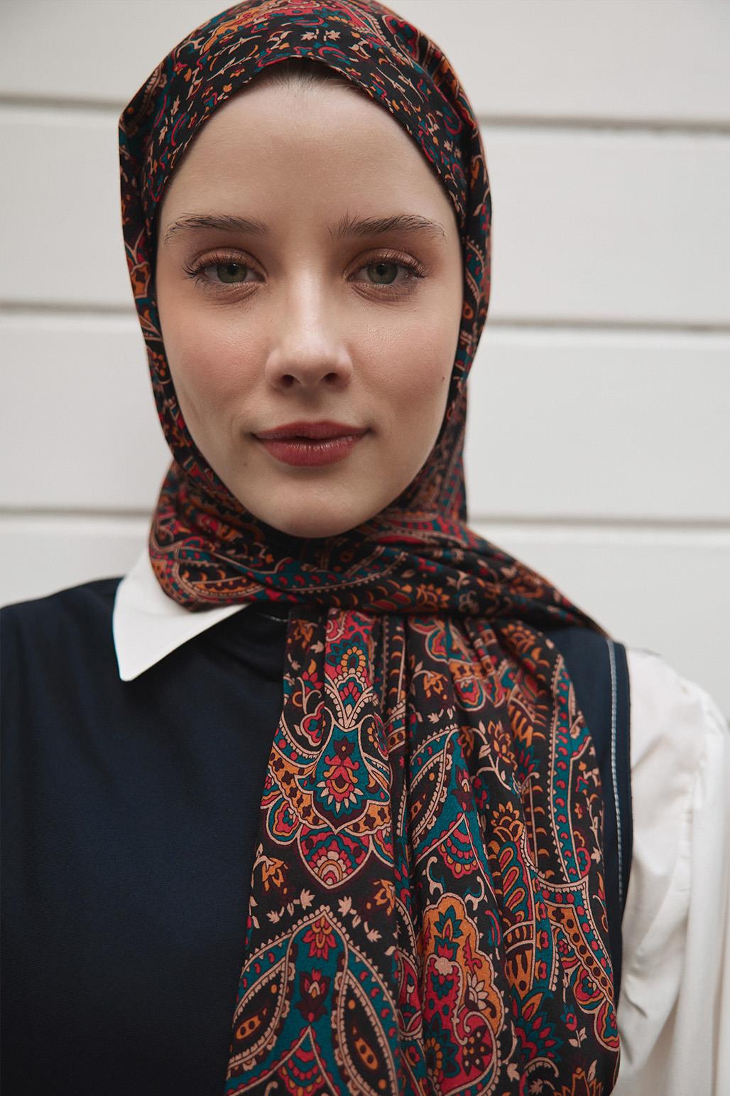 Deluxe Patterned Scarf Vena