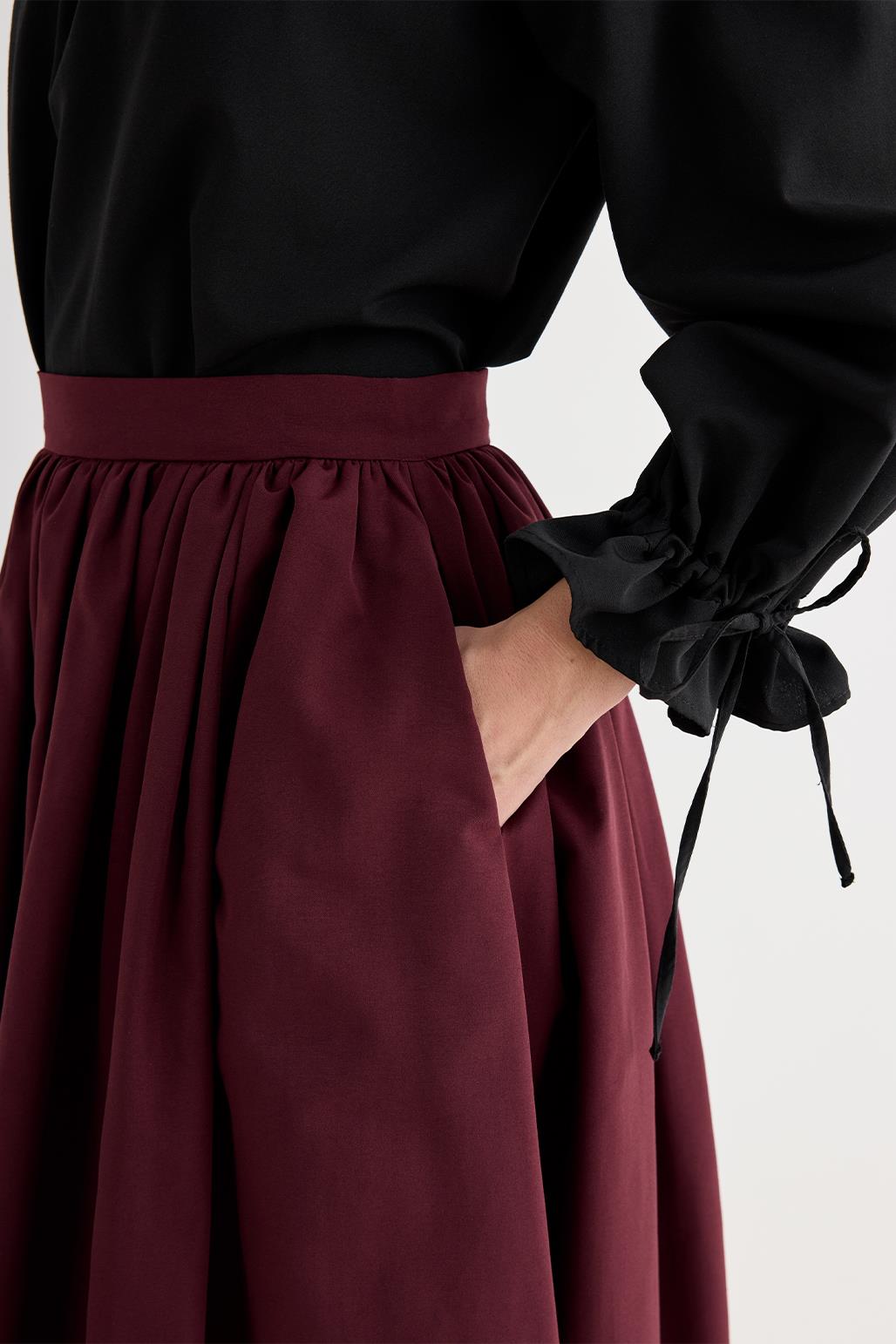 Erla Belt Drawstring Skirt Burgundy