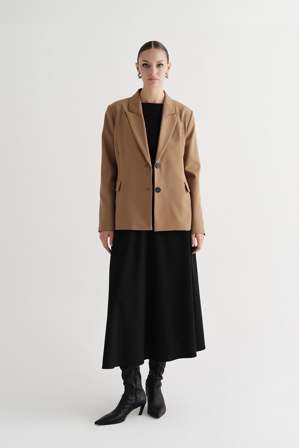 Fitted Swallow Collar Jacket Camel