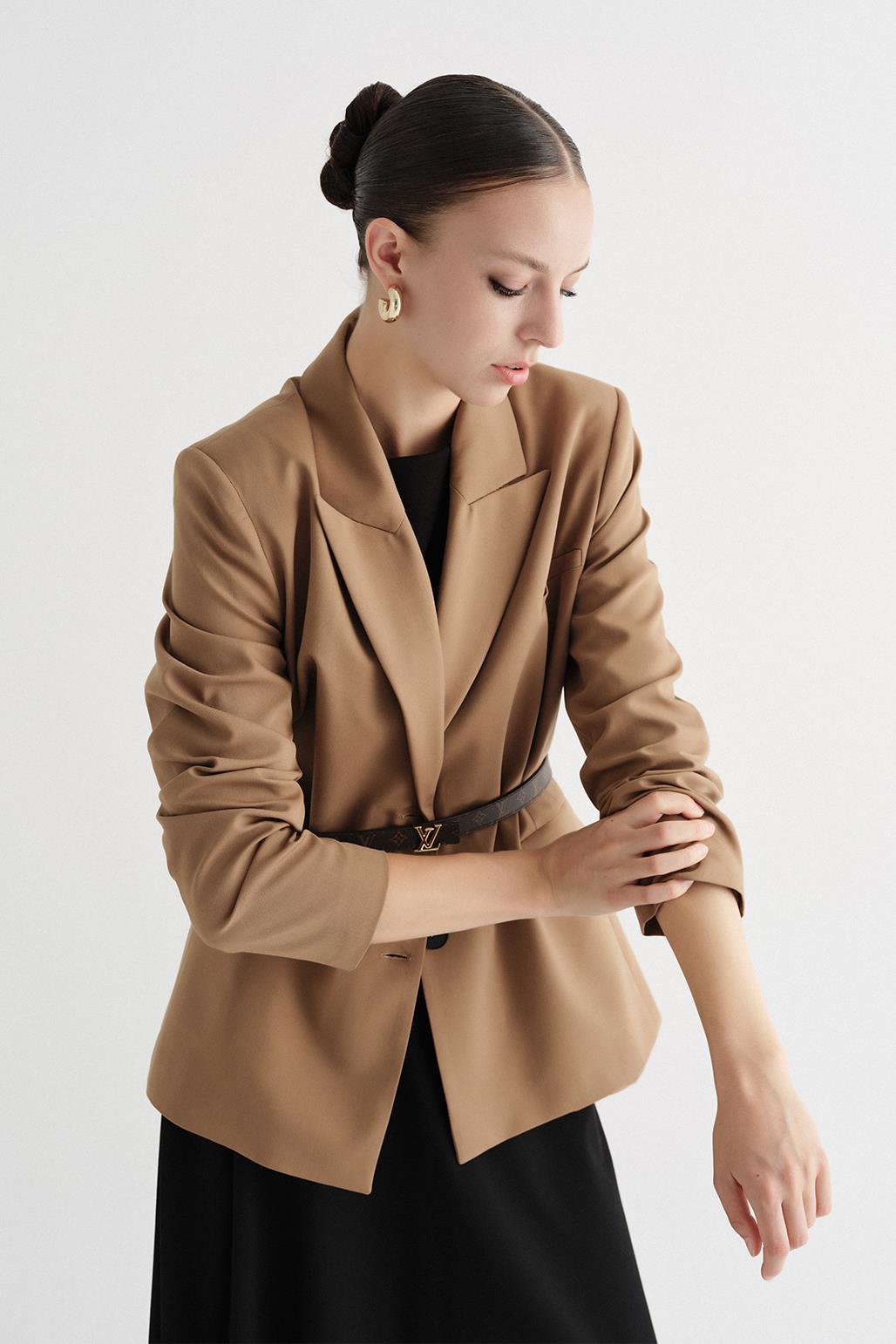 Fitted Swallow Collar Jacket Camel