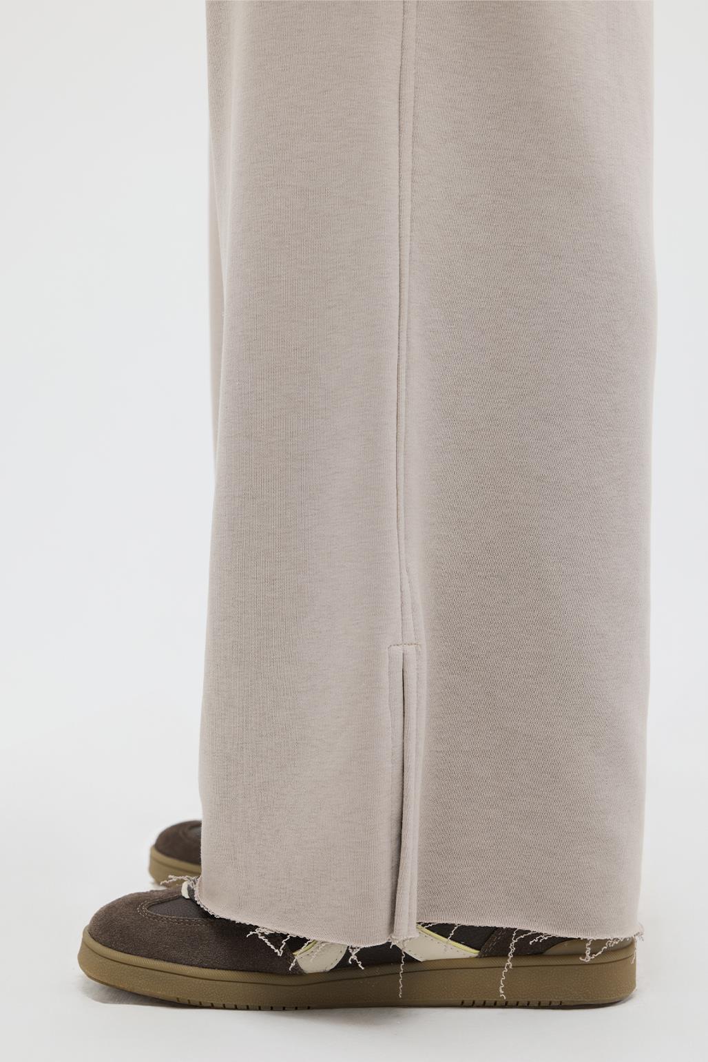 Knitted Loose Trousers with Slits Mink