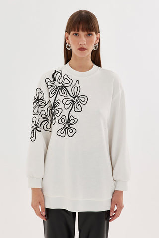Cord Embroidery Sweatshirt Ecru
