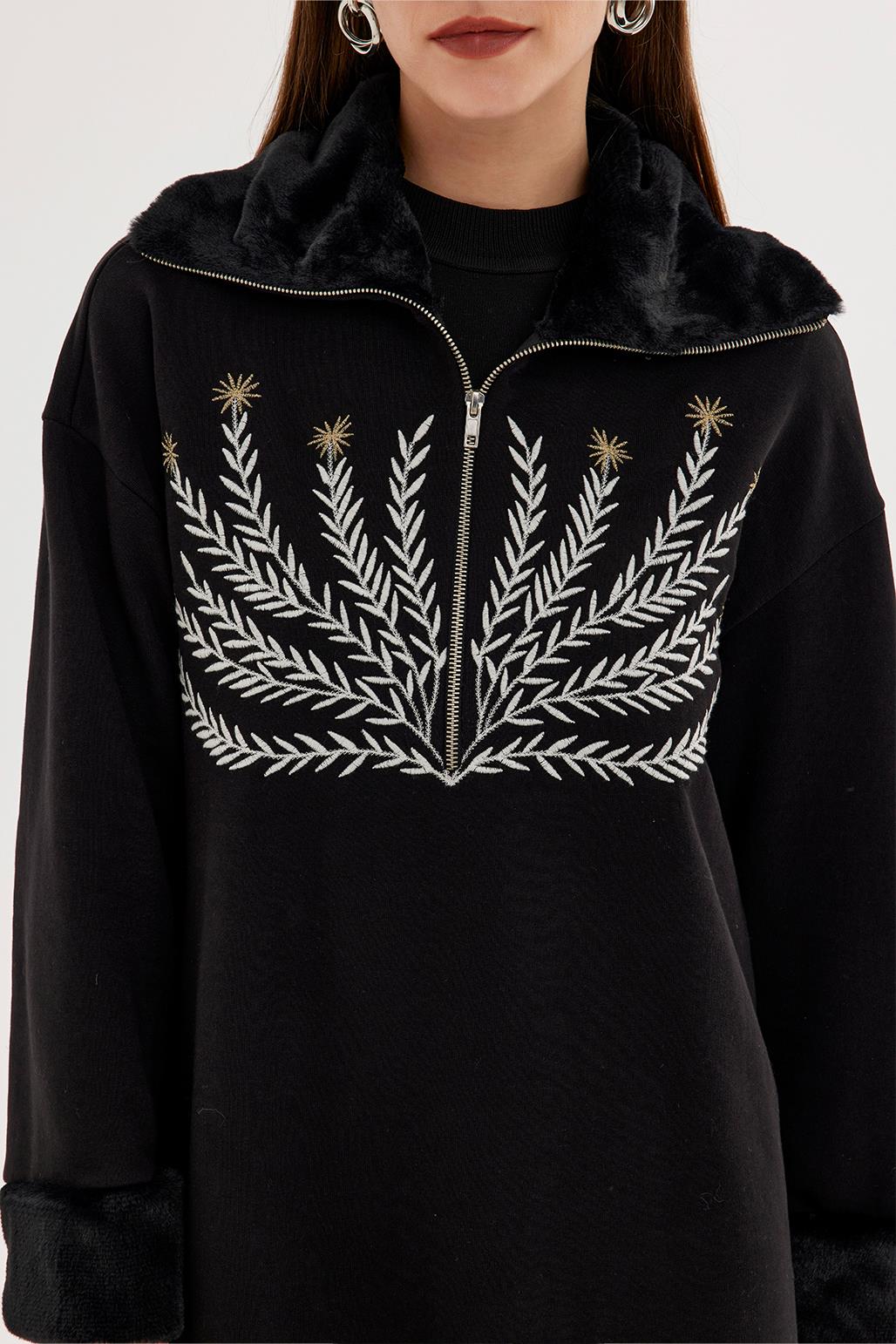 Embroidered Sweatshirt With Fur Black