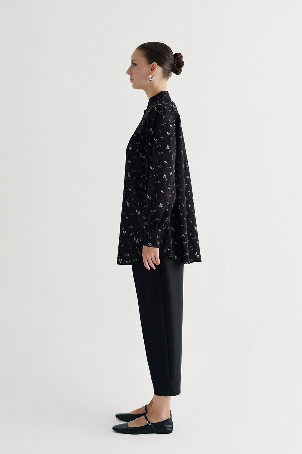 Minimal Patterned Flower Shirt Black