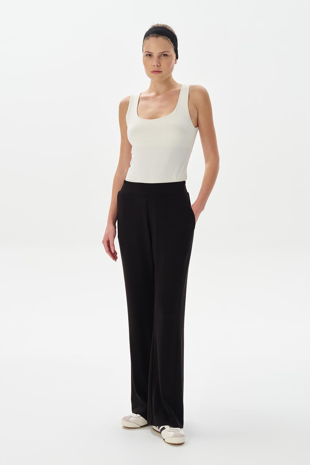 Modal Knit Pleated Flare Trousers Black