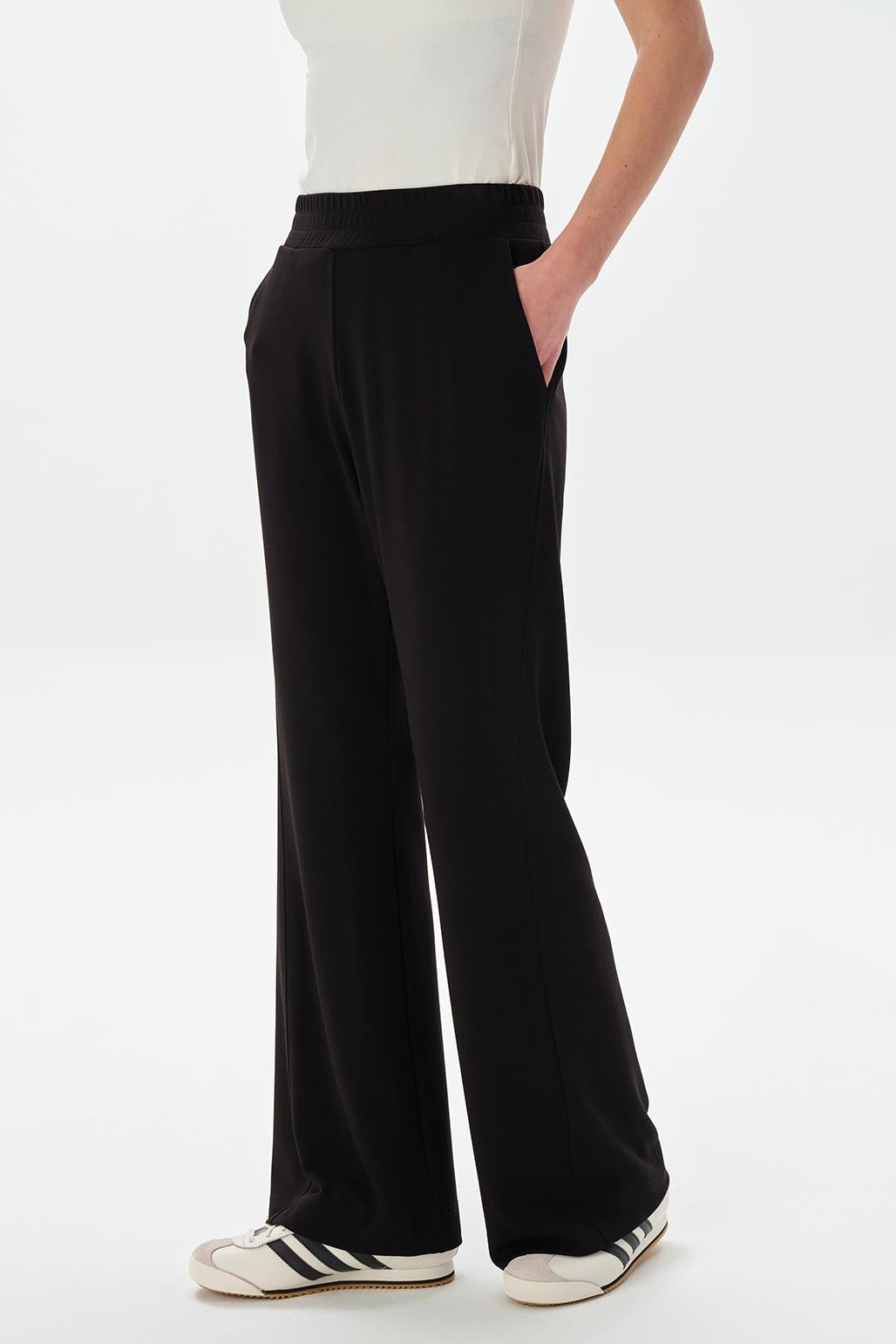 Modal Knit Pleated Flare Trousers Black