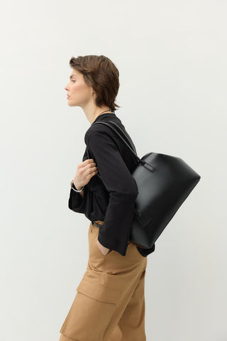 Nova Clasp Leather Bag Black