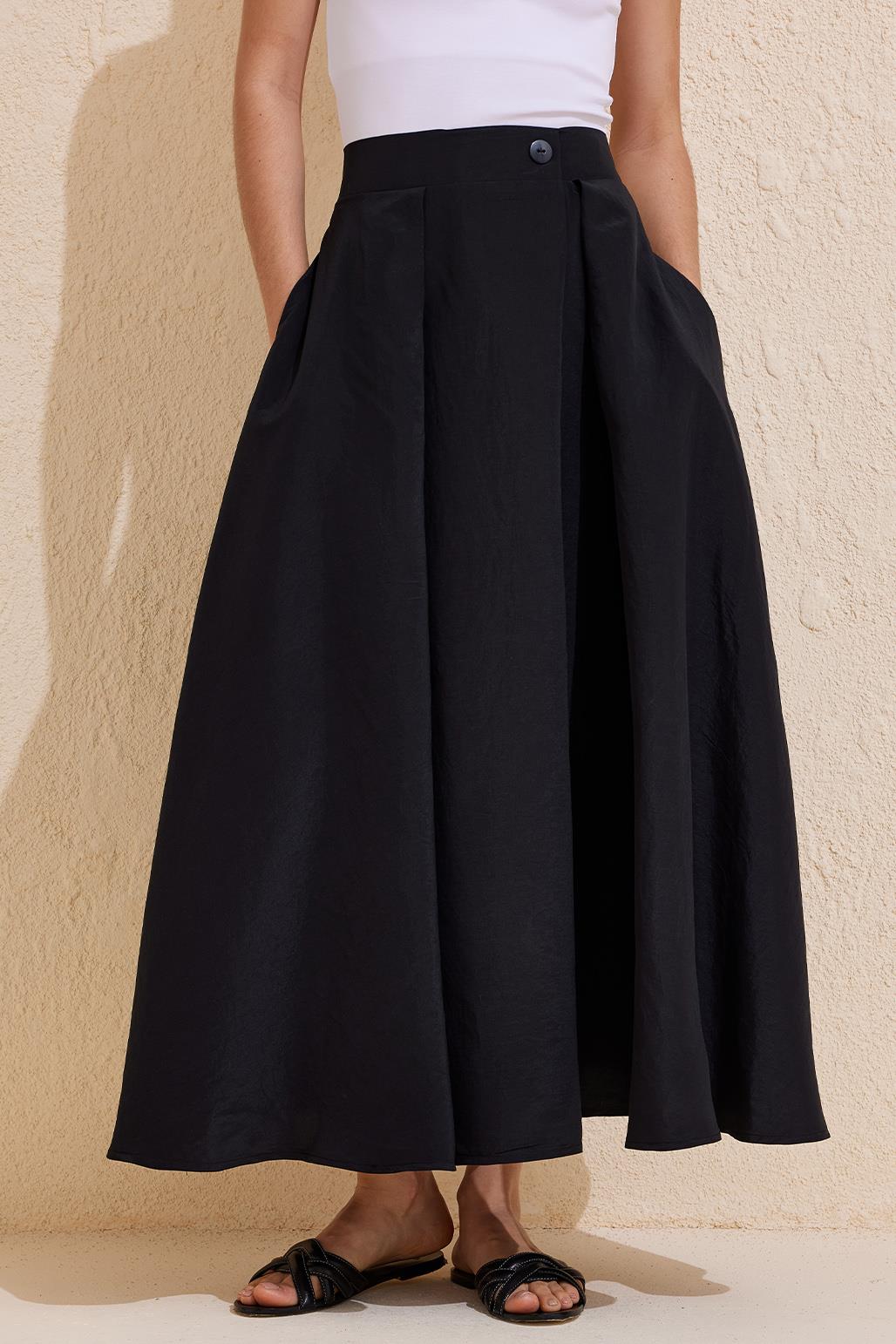 Pleated Flared Long Skirt Black