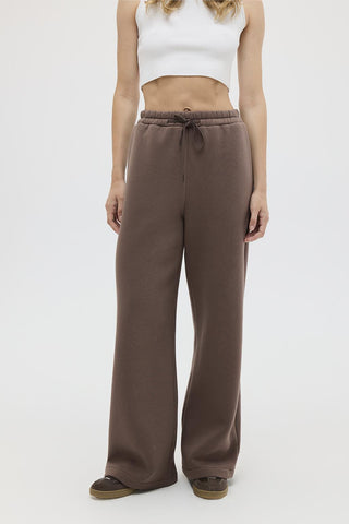 Raised Straight Cut Tracksuit Brown