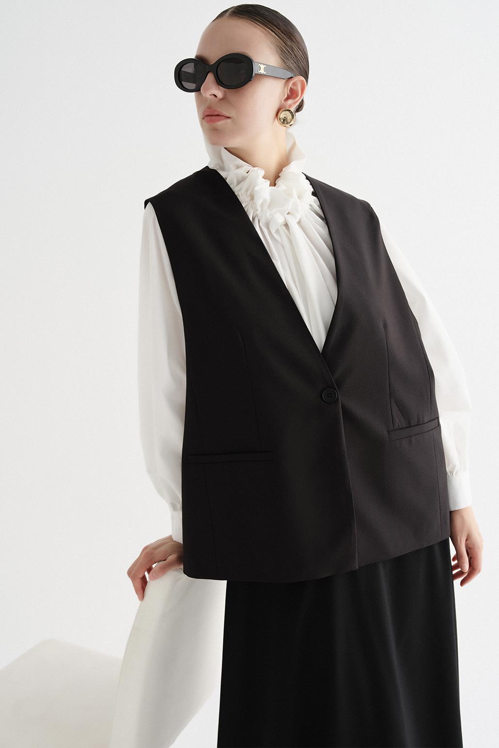 Vest with Slits Black