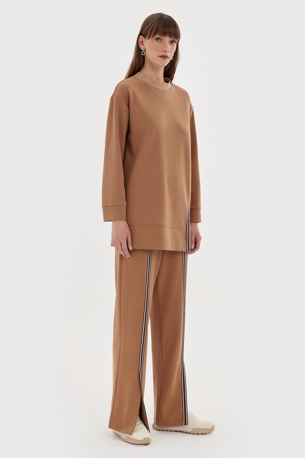 Knit Blouse and Slit Trousers Set Brown