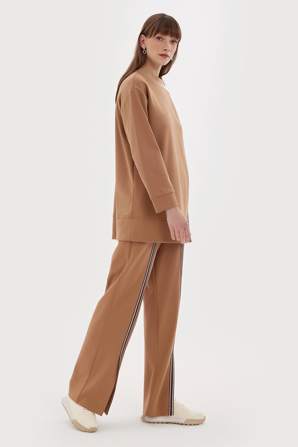 Knit Blouse and Slit Trousers Set Brown