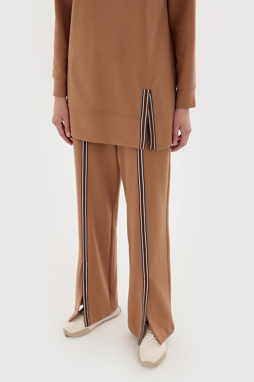 Knit Blouse and Slit Trousers Set Brown